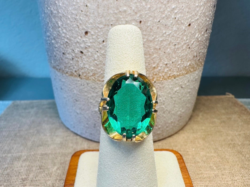 Vintage Emerald Green Cocktail Ring, 18 KGE Large Solitaire Prong Set Crystal Ring