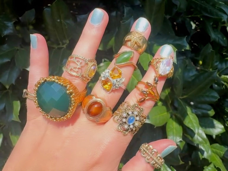 Vintage Emerald Green Cocktail Ring, 18 KGE Large Solitaire Prong Set Crystal Ring