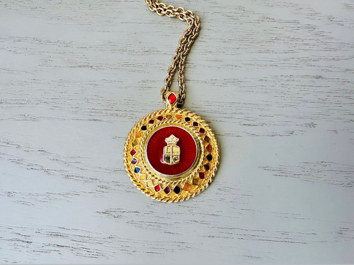 Vintage Etruscan Necklace, Royal Medallion Liz Claiborne Pendant Necklace close up 