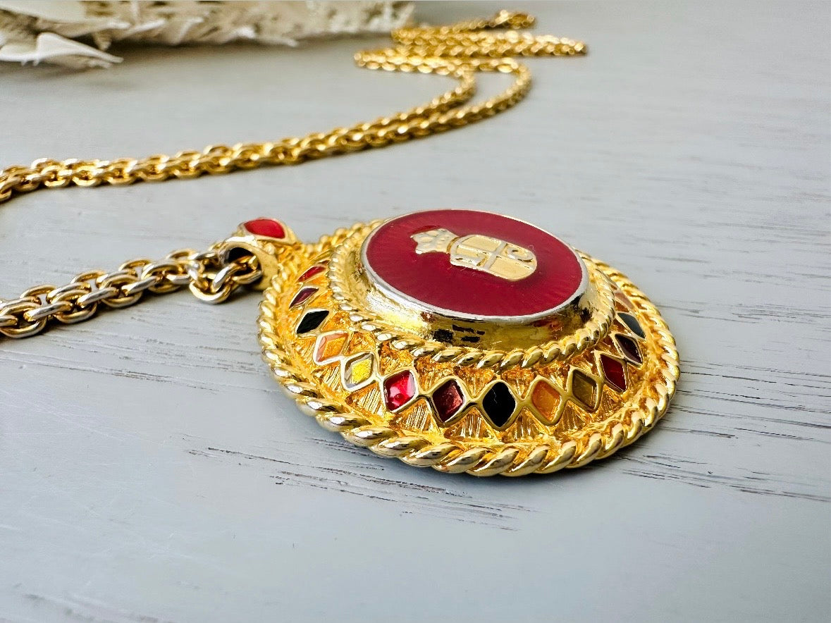 Vintage Etruscan Necklace, Royal Medallion Liz Claiborne Pendant Necklace close up