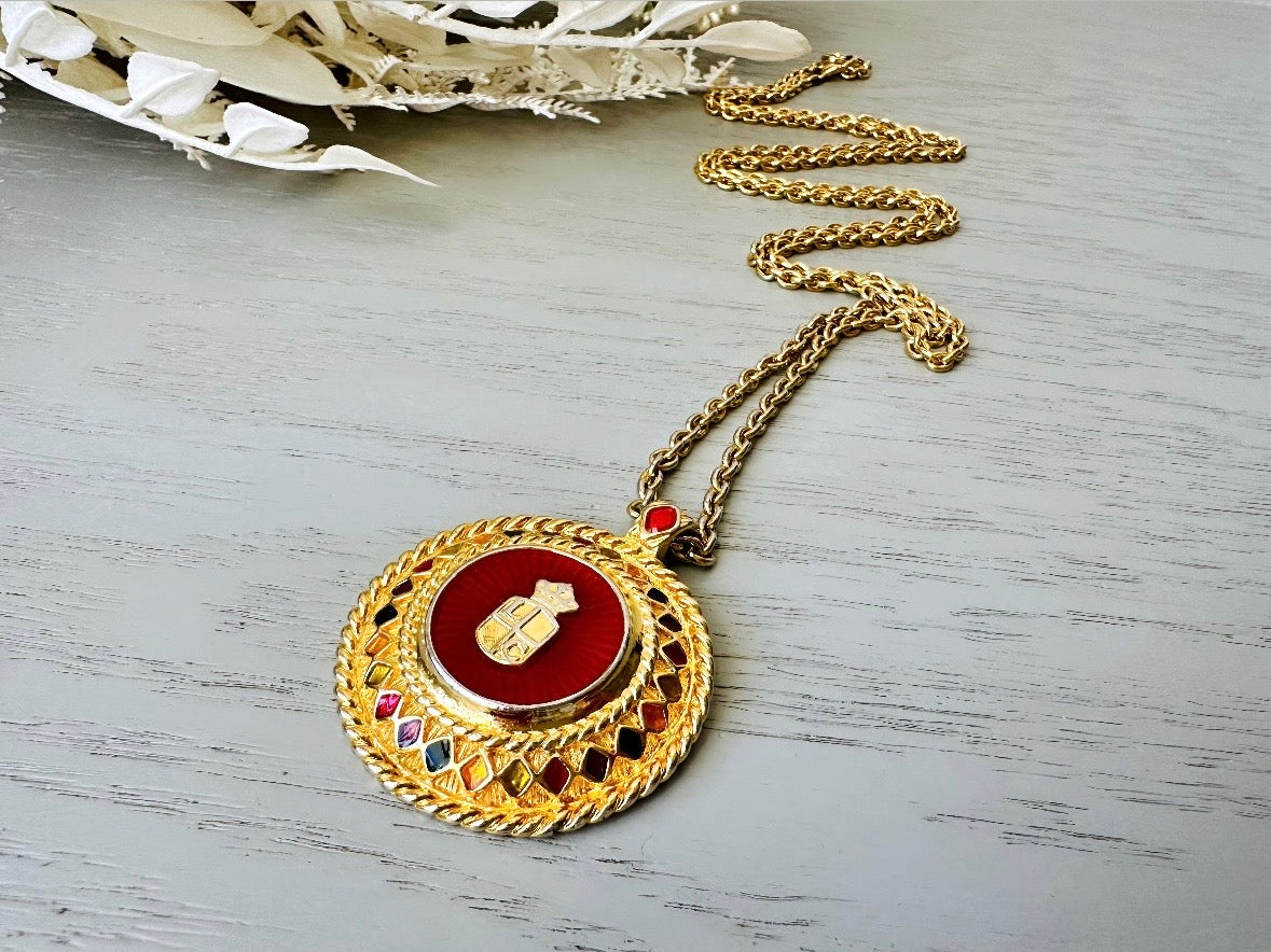 Vintage Etruscan Necklace, Royal Medallion Liz Claiborne Pendant Necklace side view close up
