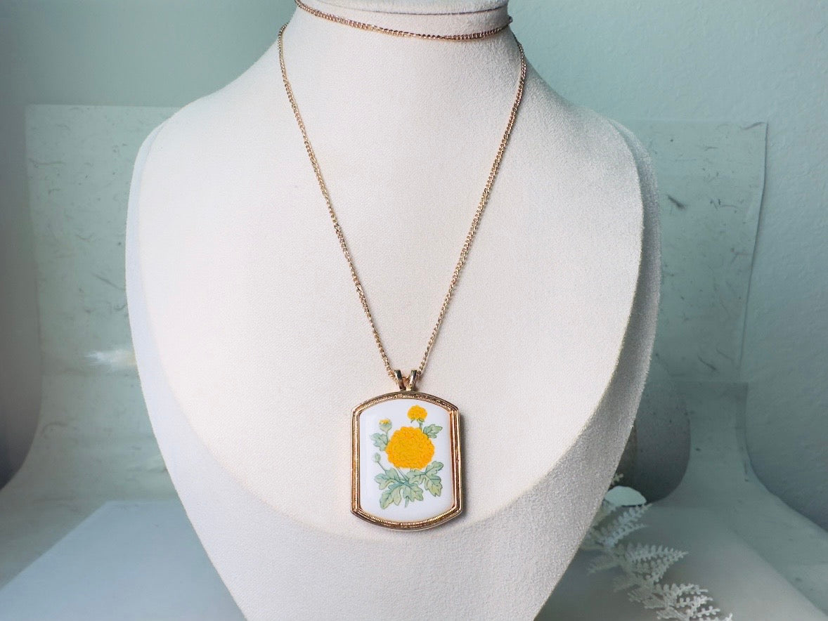 Vintage Flower Necklace, 80s Avon Yellow Chrysanthemum Floral Heritage Pendant Necklace for November Birthday