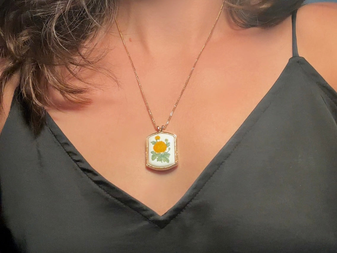 Vintage Flower Necklace, 80s Avon Yellow Chrysanthemum Floral Heritage Pendant Necklace for November Birthday