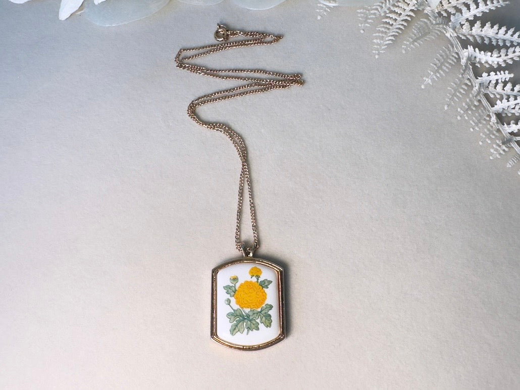Vintage Flower Necklace, 80s Avon Yellow Chrysanthemum Floral Heritage Pendant Necklace for November Birthday