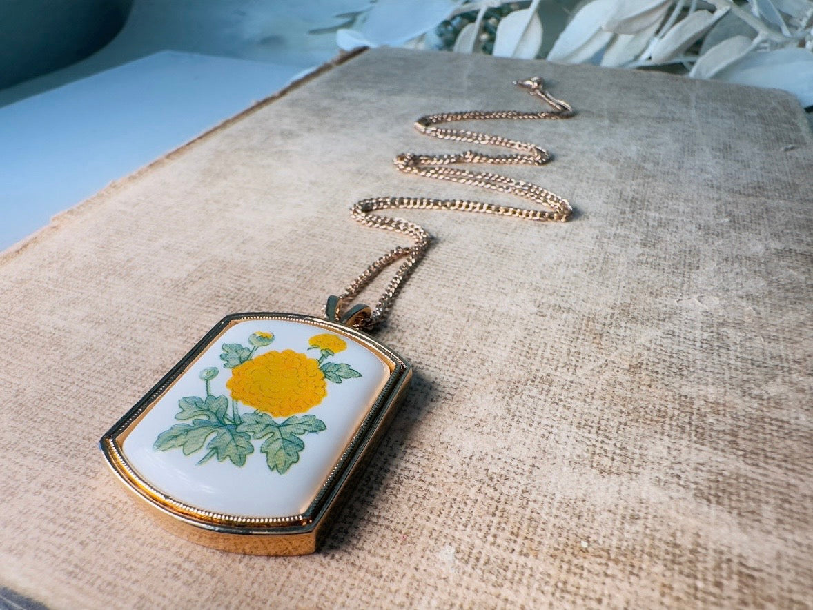Vintage Flower Necklace, 80s Avon Yellow Chrysanthemum Floral Heritage Pendant Necklace for November Birthday