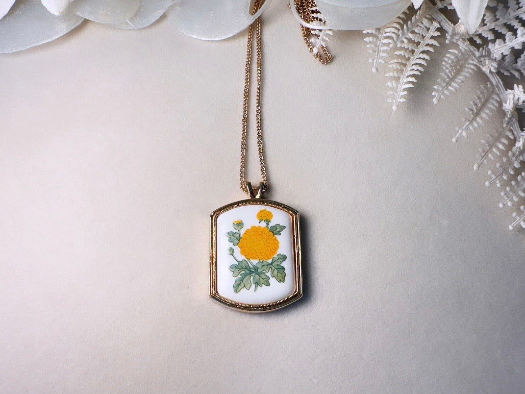 Vintage Flower Necklace, 80s Avon Yellow Chrysanthemum Floral Heritage Pendant Necklace for November Birthday
