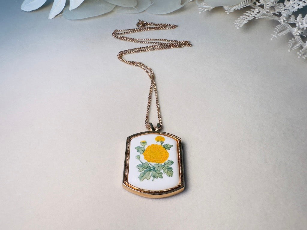 Vintage Flower Necklace, 80s Avon Yellow Chrysanthemum Floral Heritage Pendant Necklace for November Birthday