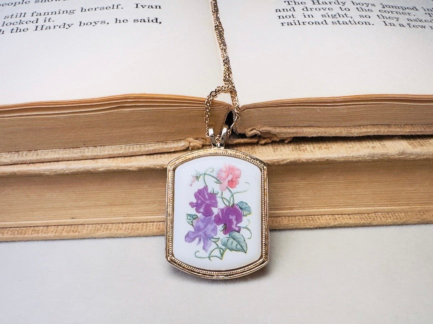 Vintage Flower Pendant Necklace, Sweet Pea April Birthday Gift, 1980s Avon Floral Heritage Porcelain & Gold Chain Necklace