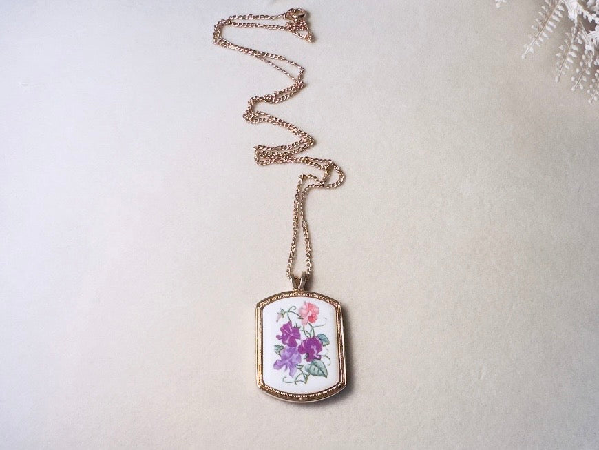 Vintage Flower Pendant Necklace, Sweet Pea April Birthday Gift, 1980s Avon Floral Heritage Porcelain & Gold Chain Necklace