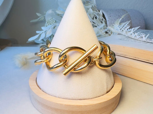 Vintage Gold Chain Bracelet by Monet, Chunky Designer Bracelet, 80s Vintage Gold Link Toggle Clasp Bracelet