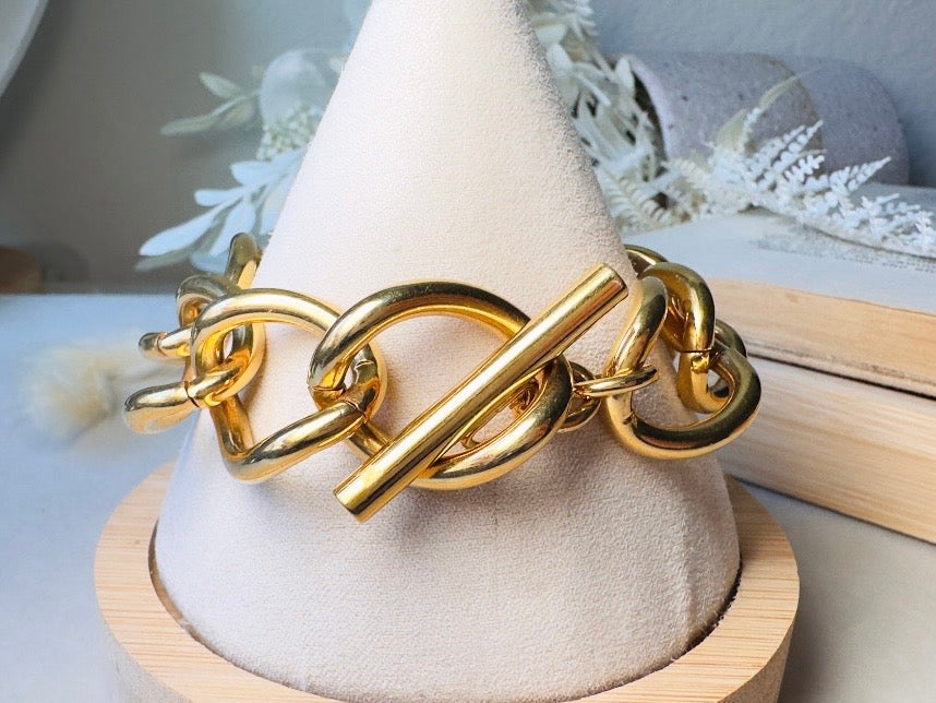 Vintage Gold Chain Bracelet by Monet, Chunky Designer Bracelet, 80s Vintage Gold Link Toggle Clasp Bracelet
