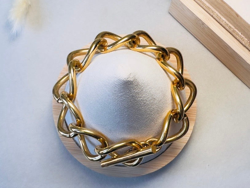 Vintage Gold Chain Bracelet by Monet, Chunky Designer Bracelet, 80s Vintage Gold Link Toggle Clasp Bracelet