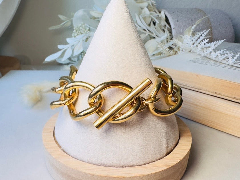 Vintage Gold Chain Bracelet by Monet, Chunky Designer Bracelet, 80s Vintage Gold Link Toggle Clasp Bracelet