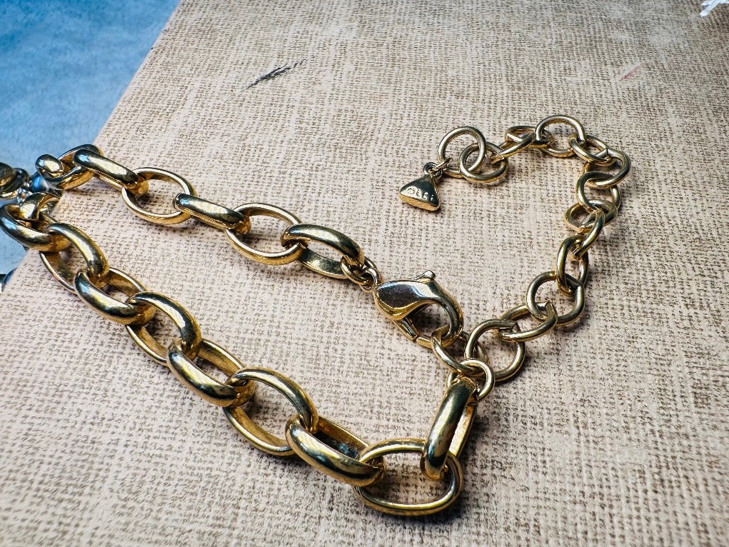 This vintage Etruscan style Liz Claiborne gold chain necklace is a beautifully unique find. Featuring large curb chain links with round cabochons of faux hematite and bronze set in gold bezels. In the center is a larger bronzed oval cabochon in the same style of gold roped bezel. Signed on back of center cabochon as well as the signature LCI triangle hang tag on the end of extender chain. Versatile while making a statement, and incredibly flattering. Minimal wear from age, no major flaws to note; &nbsp;in g