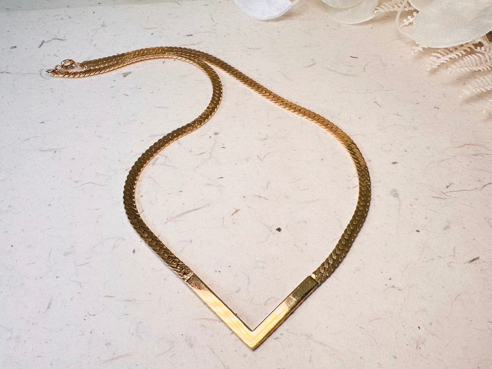 Vintage Gold Chevron Necklace, 1980s Herringbone Gold Chain Necklace with Bar Pendant