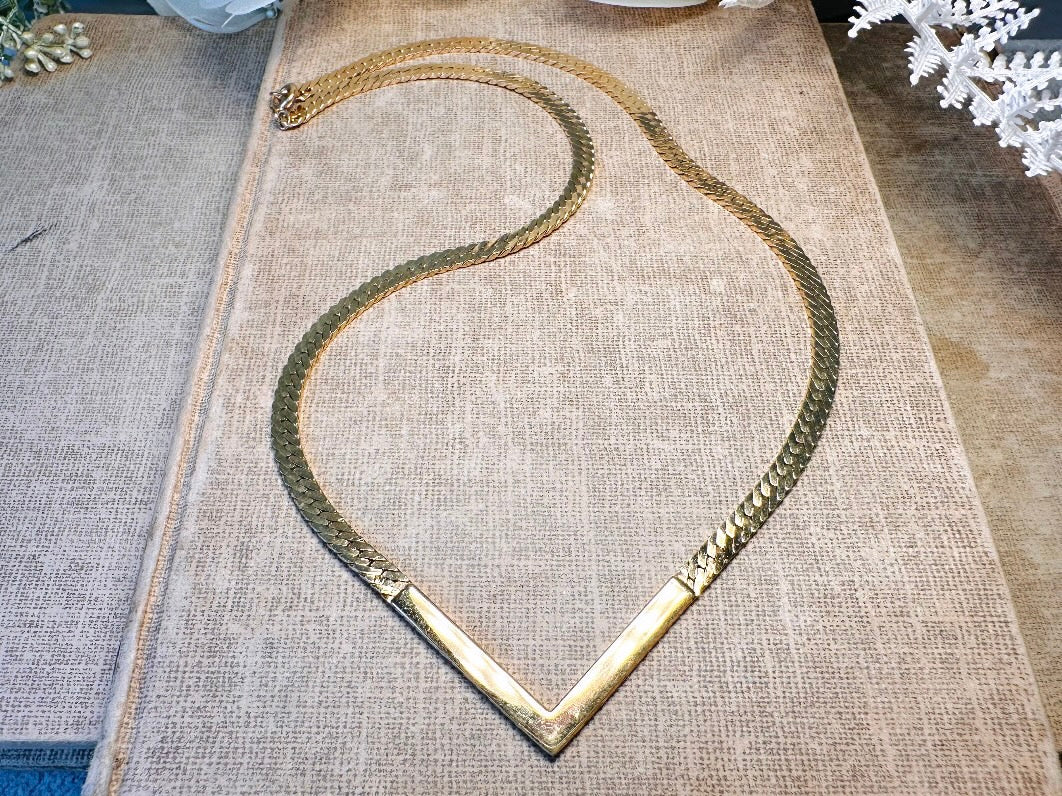 Vintage Gold Chevron Necklace, 1980s Herringbone Gold Chain Necklace with Bar Pendant
