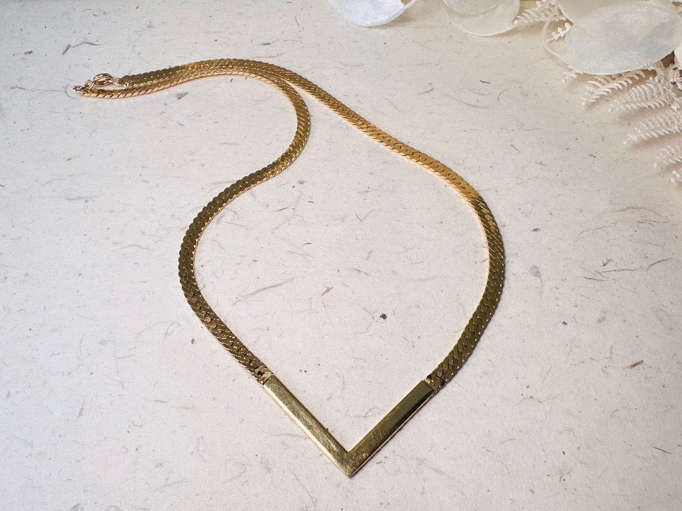 Vintage Gold Chevron Necklace, 1980s Herringbone Gold Chain Necklace with Bar Pendant