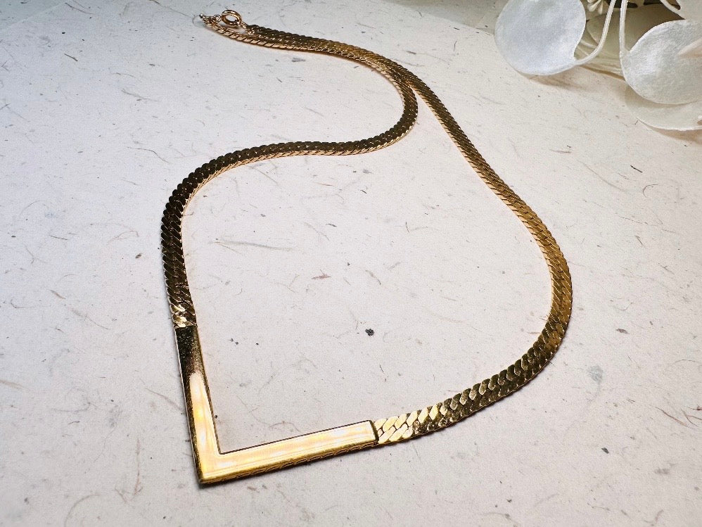 Vintage Gold Chevron Necklace, 1980s Herringbone Gold Chain Necklace with Bar Pendant