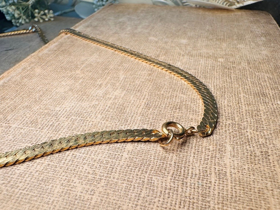 Vintage Gold Chevron Necklace, 1980s Herringbone Gold Chain Necklace with Bar Pendant