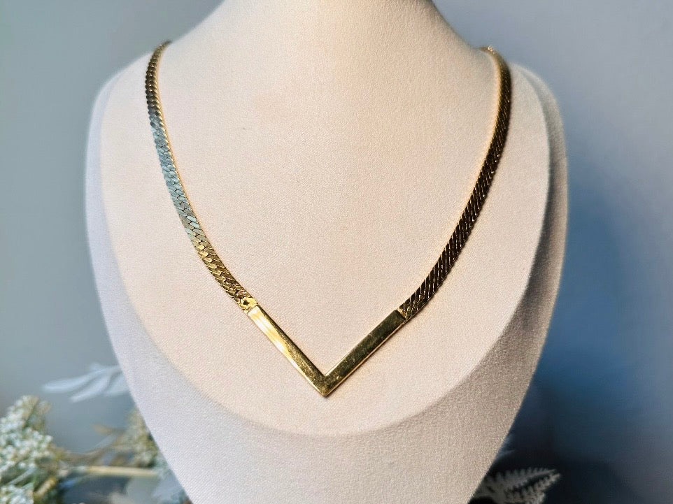 Vintage Gold Chevron Necklace, 1980s Herringbone Gold Chain Necklace with Bar Pendant