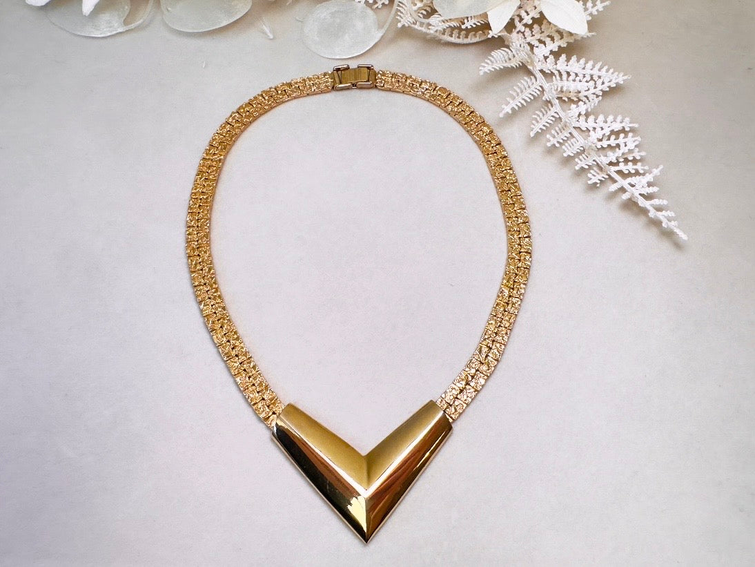 Vintage Gold Chevron Necklace, 80s Golden Nugget Chain Choker with V Bar Pendant, Bold Statement Necklace