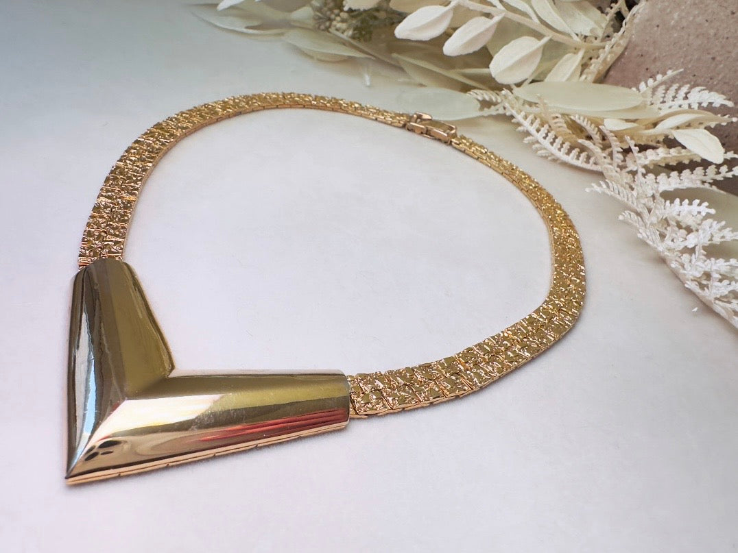 Vintage Gold Chevron Necklace, 80s Golden Nugget Chain Choker with V Bar Pendant, Bold Statement Necklace