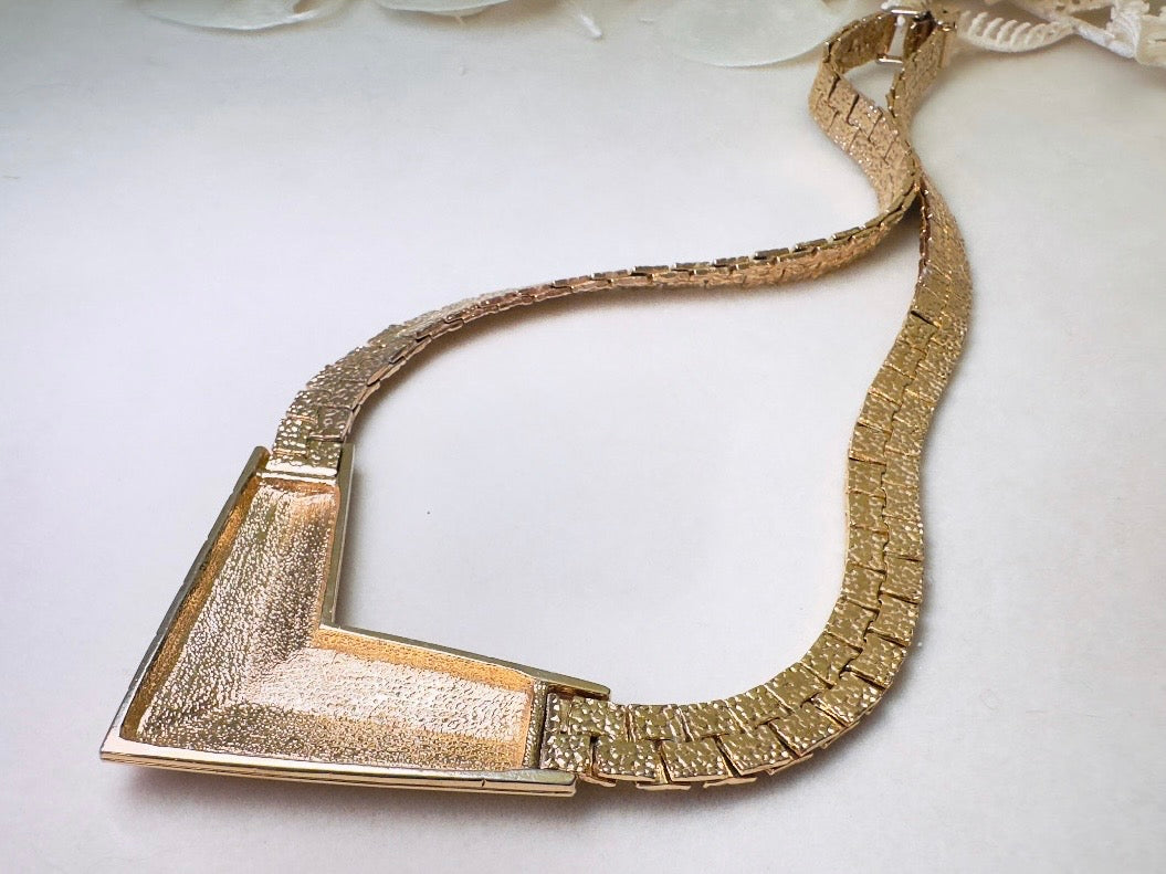 Vintage Gold Chevron Necklace, 80s Golden Nugget Chain Choker with V Bar Pendant, Bold Statement Necklace