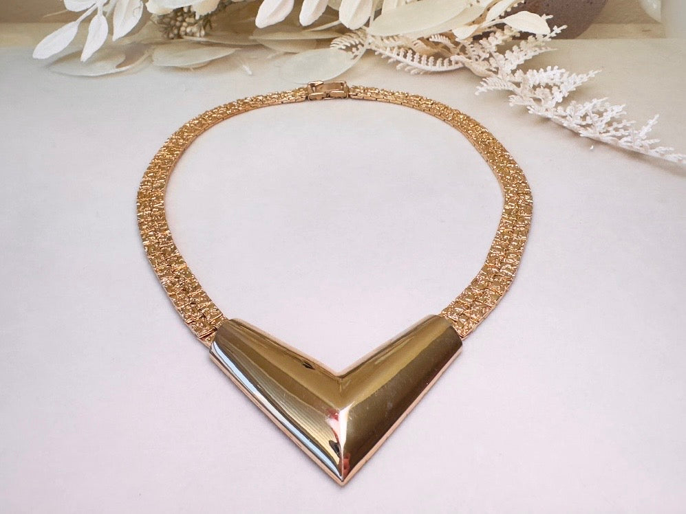 Vintage Gold Chevron Necklace, 80s Golden Nugget Chain Choker with V Bar Pendant, Bold Statement Necklace