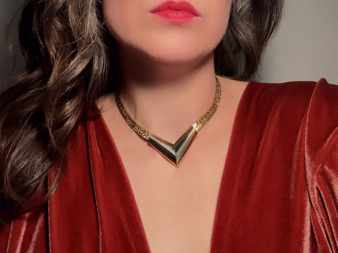 Vintage Gold Chevron Necklace, 80s Golden Nugget Chain Choker with V Bar Pendant, Bold Statement Necklace
