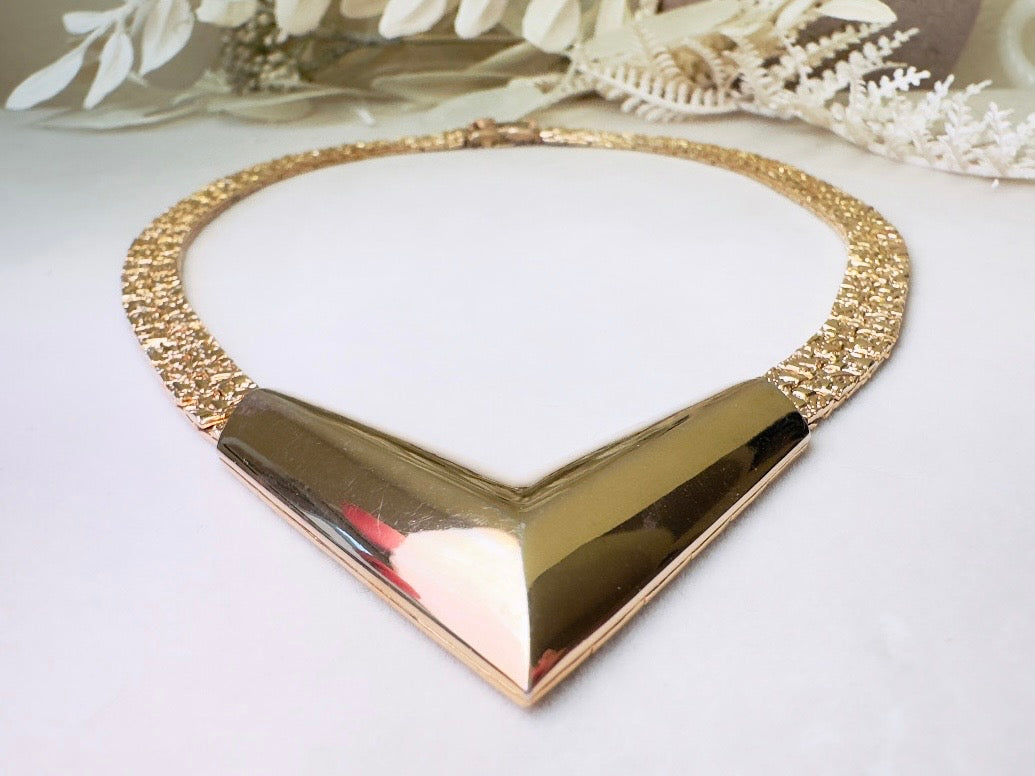 Vintage Gold Chevron Necklace, 80s Golden Nugget Chain Choker with V Bar Pendant, Bold Statement Necklace