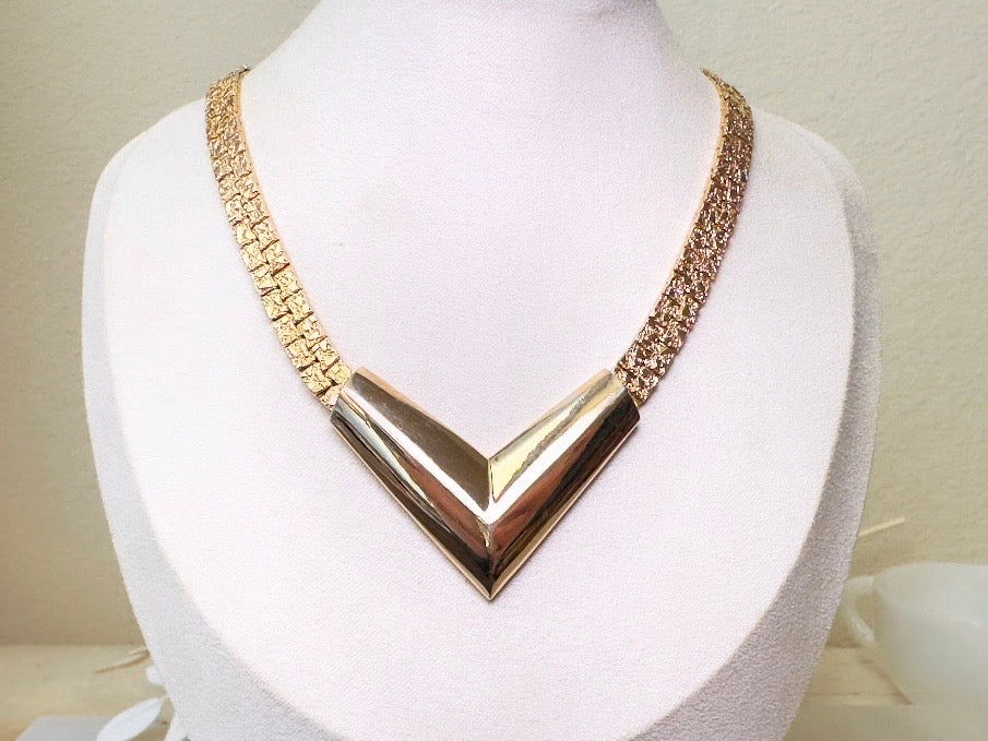 Vintage Gold Chevron Necklace, 80s Golden Nugget Chain Choker with V Bar Pendant, Bold Statement Necklace