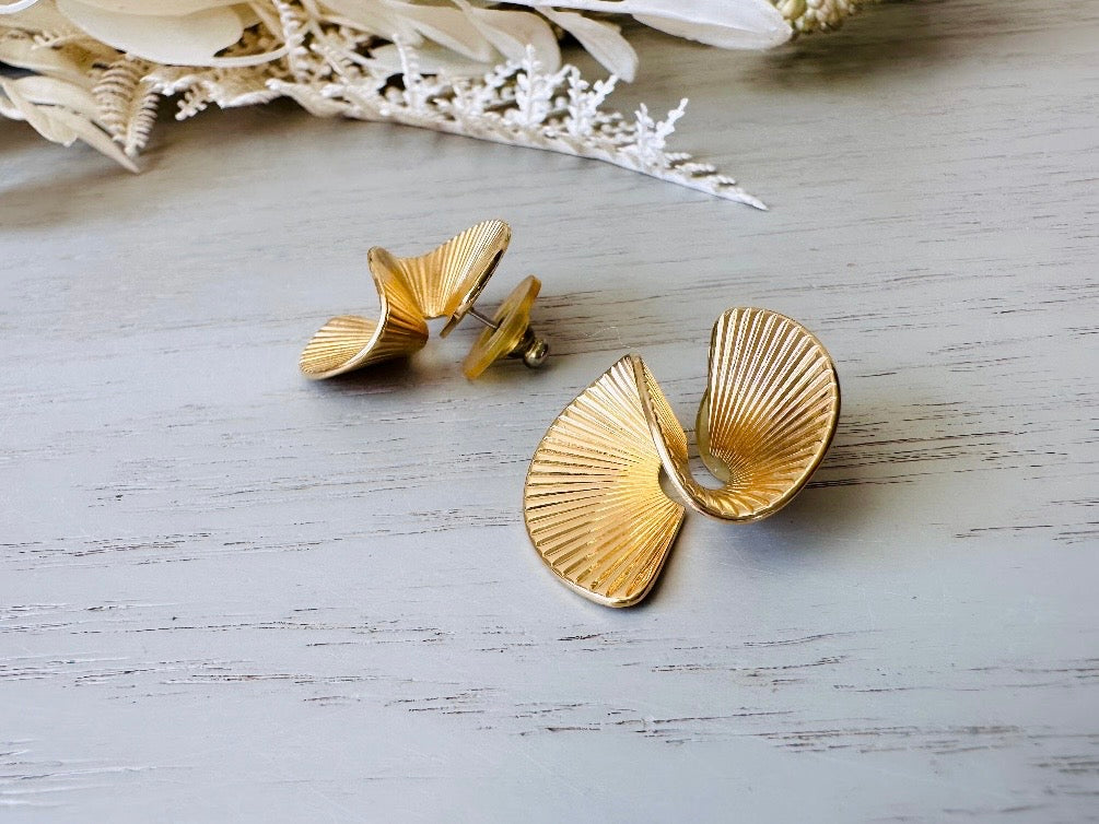 Vintage Gold Spiral Earrings, 80s Gold Helix Sculptural Pierced Earrings side view of helix