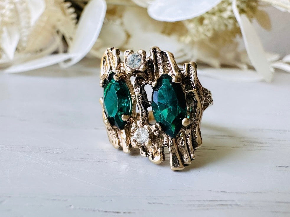 Vintage Green Gem Cocktail Ring, 18k Brutalist Ring with Faux Emeralds  5