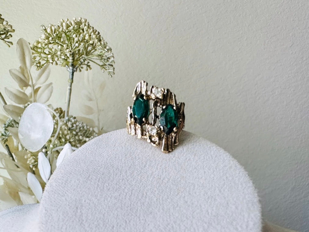 Vintage Green Gem Cocktail Ring, 18k Brutalist Ring with Faux Emeralds Size 5