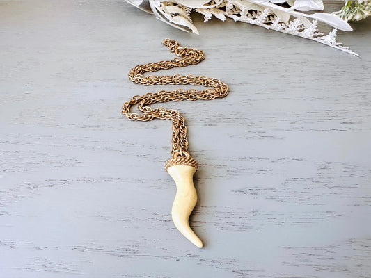 Vintage Italian Horn Necklace, 1970s Unisex Pendant Necklace, Gold and Cream Cornicello Amulet Necklace from Piggle and Pop