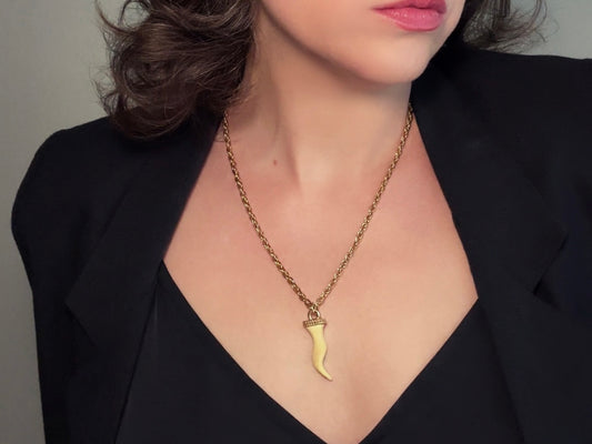 Vintage Italian Horn Necklace, 1970s Unisex Pendant Necklace, Gold and Cream Cornicello Amulet Necklace, VTG 21" Chain Necklace