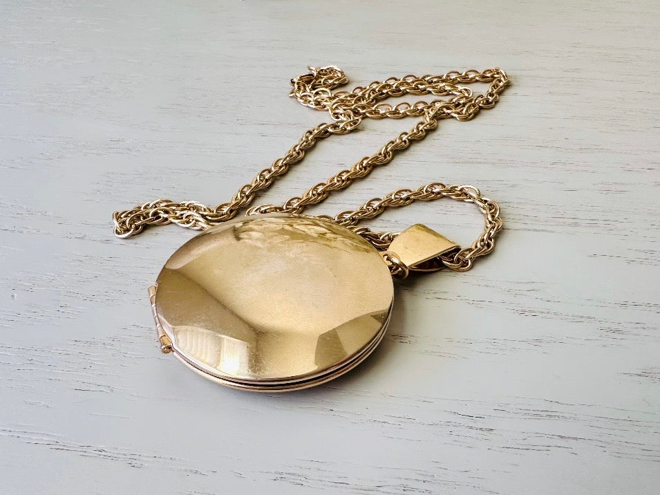 Vintage Locket Necklace, 1970s Vintage Necklace with Red Orange City, Keepsake Jewelry, Antique Gold Victorian Revival Necklace by Piggle and Pop