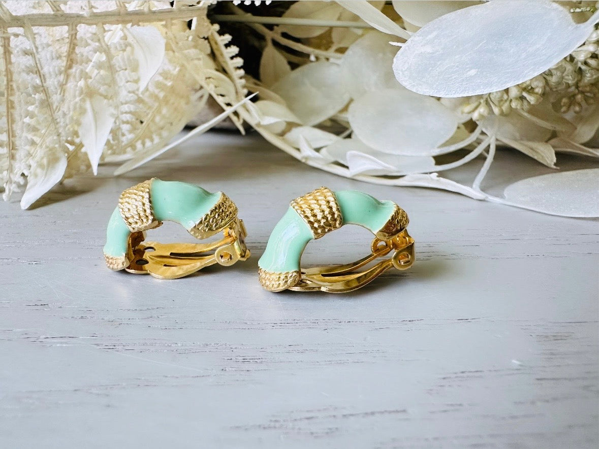 Vintage Mint Earrings, Signed Gay Boyer 80s Half Hoop Clip-On Earrings with Gold Rope Border 3