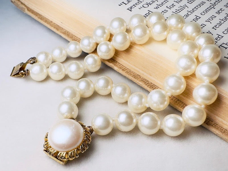 Vintage Pearl Bracelet, Double Strand Beaded Bracelet with Cream Glass Pearls and Ornate Clasp