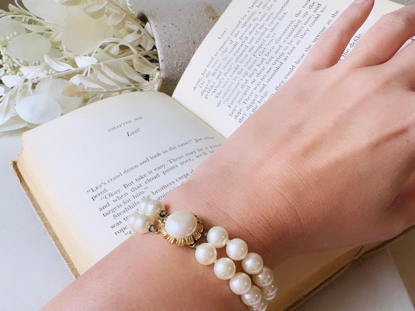 Vintage Pearl Bracelet, Double Strand Beaded Bracelet with Cream Glass Pearls and Ornate Clasp