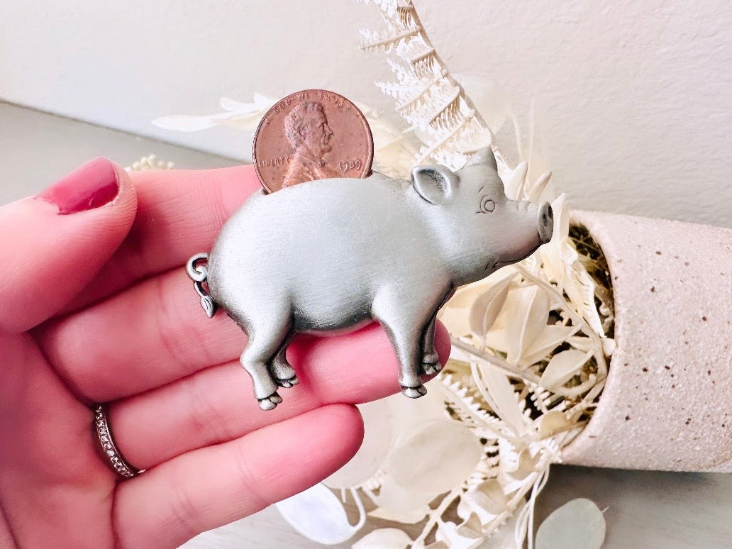 Vintage Piggy Bank Brooch with Real Penny, Adorable Silver Pig Figural Pin Signed JJ Rare Vintage Piece, Adorable Kitschy Vintage 80s Pin from Piggle and Pop