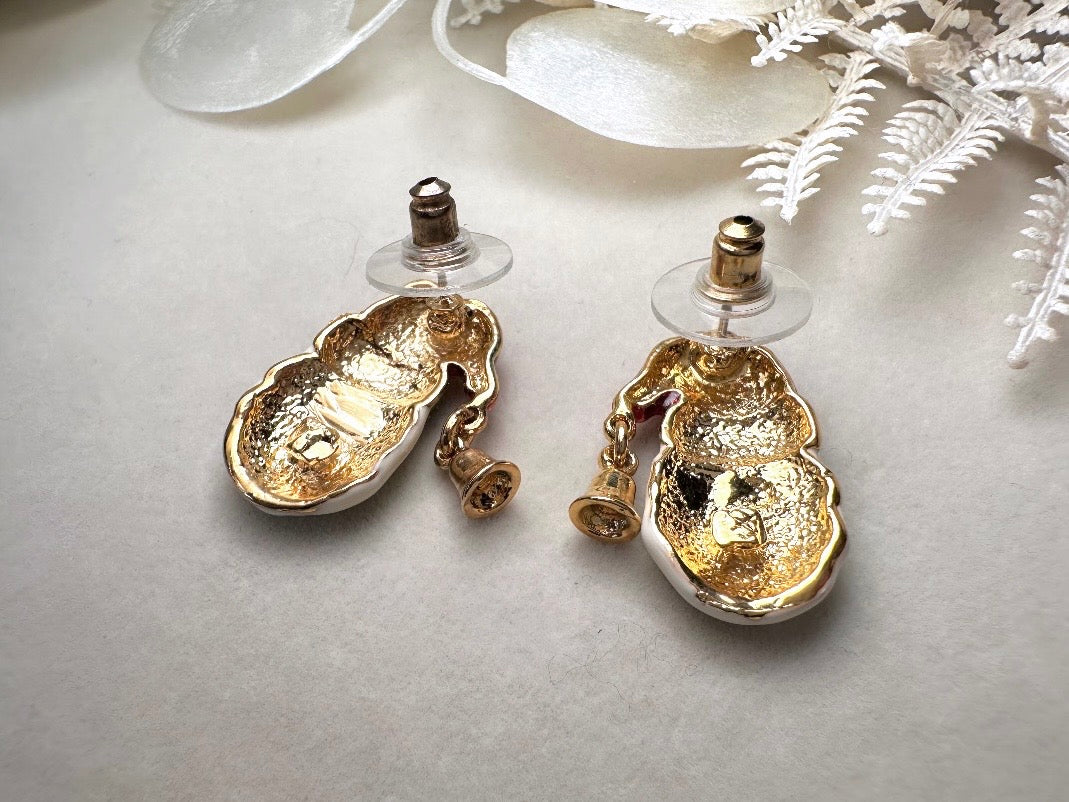 Vintage Santa Earrings, Smiling Santa Claus Red and Green Holiday Post Earrings with Jingle Bell Hat, Cute Kitschy 70s Christmas Earrings