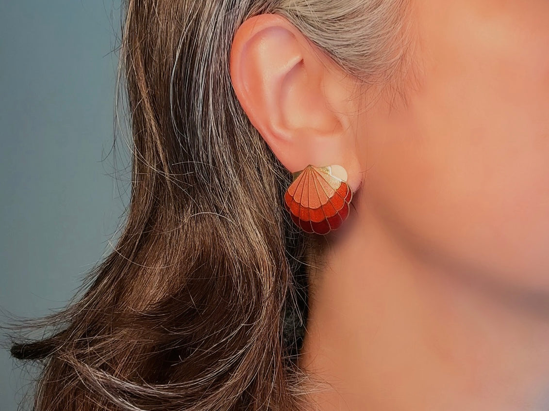 Vintage Shell Earrings, Gold Scallop Earrings with Peach and Red Cloisonné, Beach Summer Enamel Jewelry