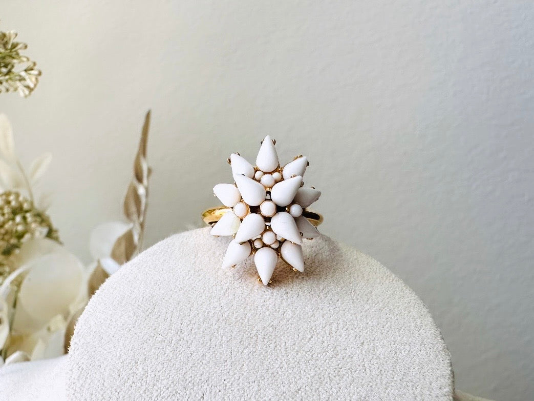 Vintage Trifari Ring, White Milk Glass Ring, Cluster Firework Vintage Statement Ring, Signed Designer Vintage Gold Flower Cocktail Ring