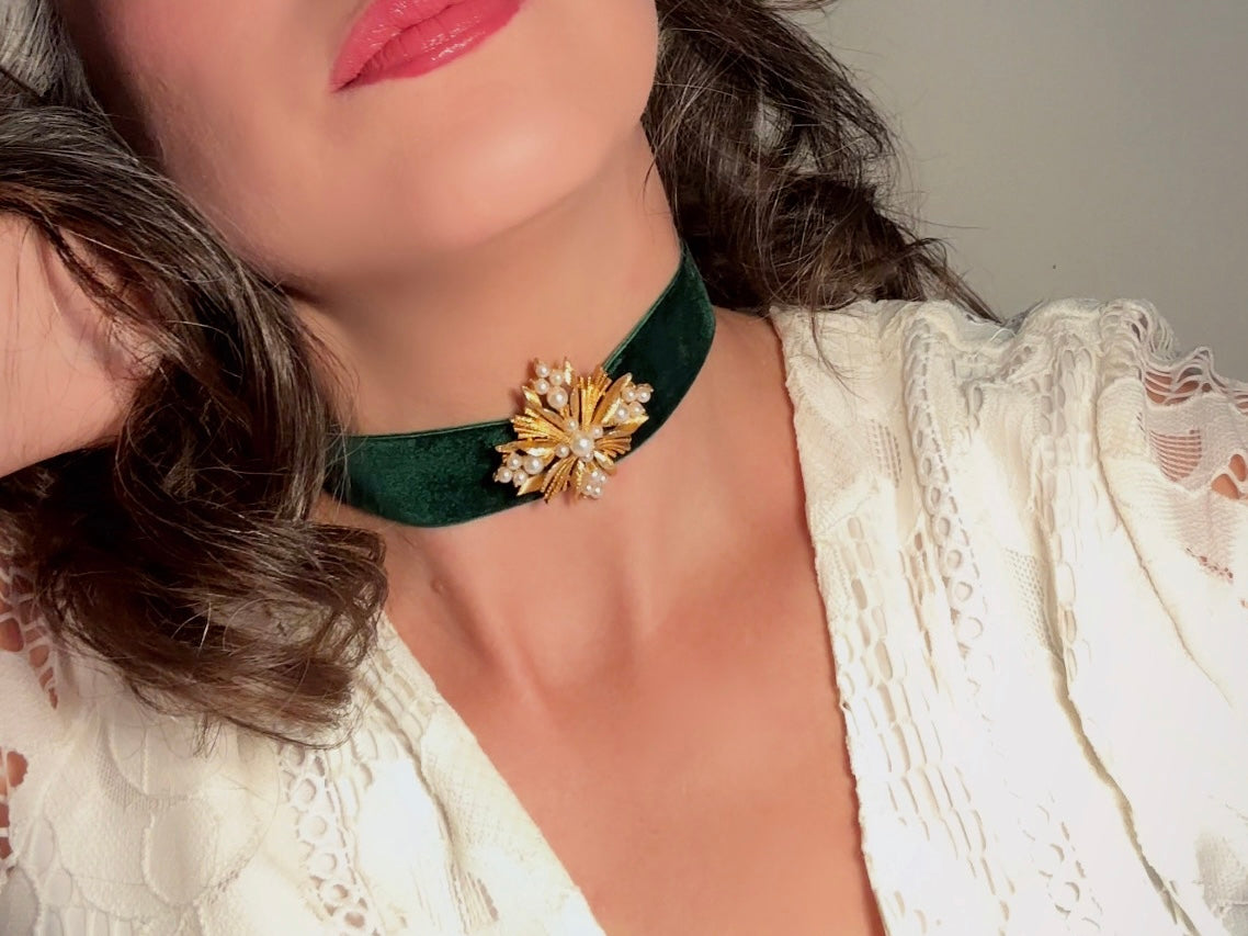 Vintage Victorian Brooch, Lisner Designer Gold Starburst Brooch with Pearl Accents, Glamorous Regency Era North Star Brooch Pin