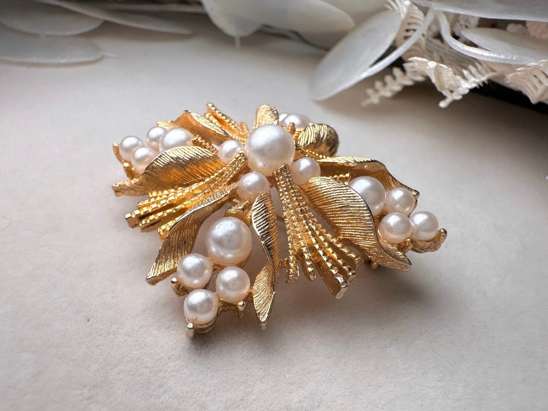 Vintage Victorian Brooch, Lisner Designer Gold Starburst Brooch with Pearl Accents, Glamorous Regency Era North Star Brooch Pin