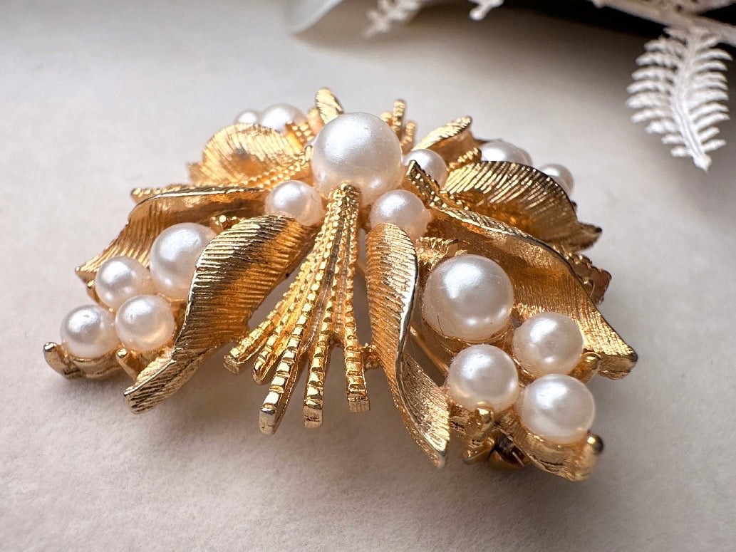 Vintage Victorian Brooch, Lisner Designer Gold Starburst Brooch with Pearl Accents, Glamorous Regency Era North Star Brooch Pin