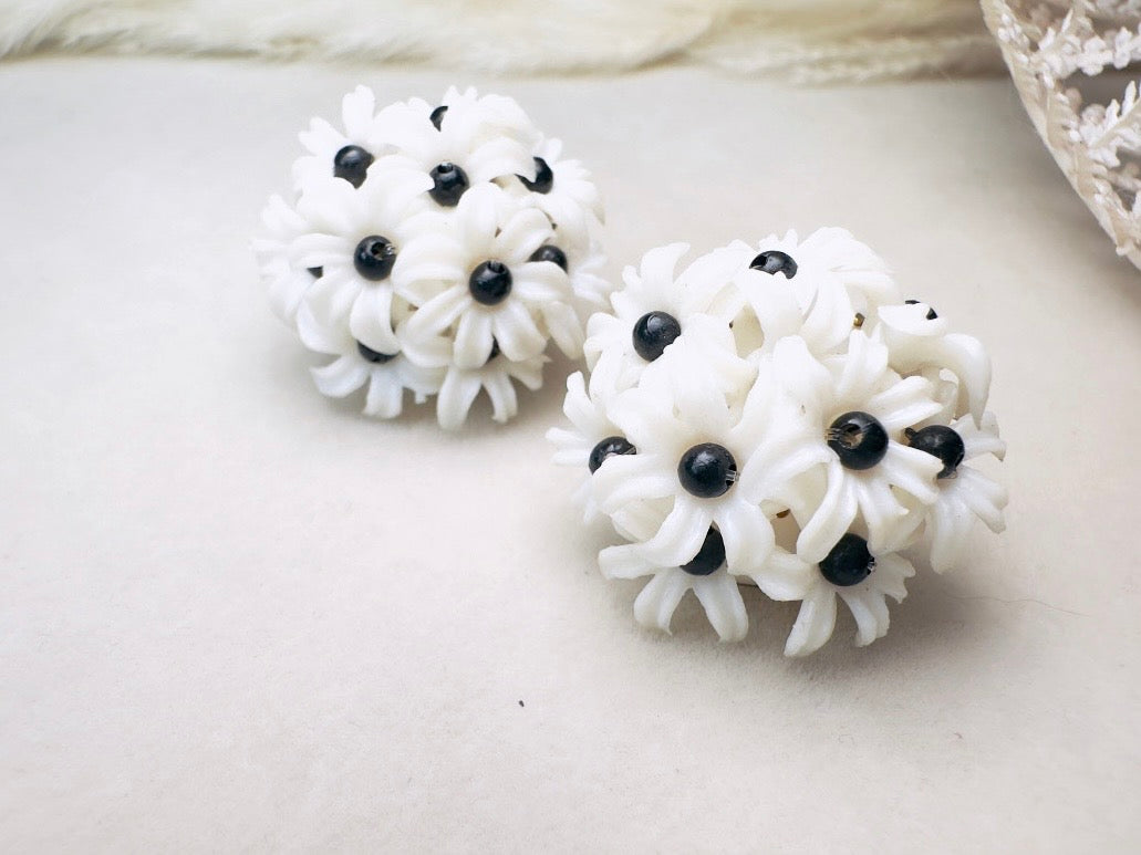 White Daisy Earrings, 60s Vintage Flower Earrings, Molded Celluloid Clip On Floral Earrings