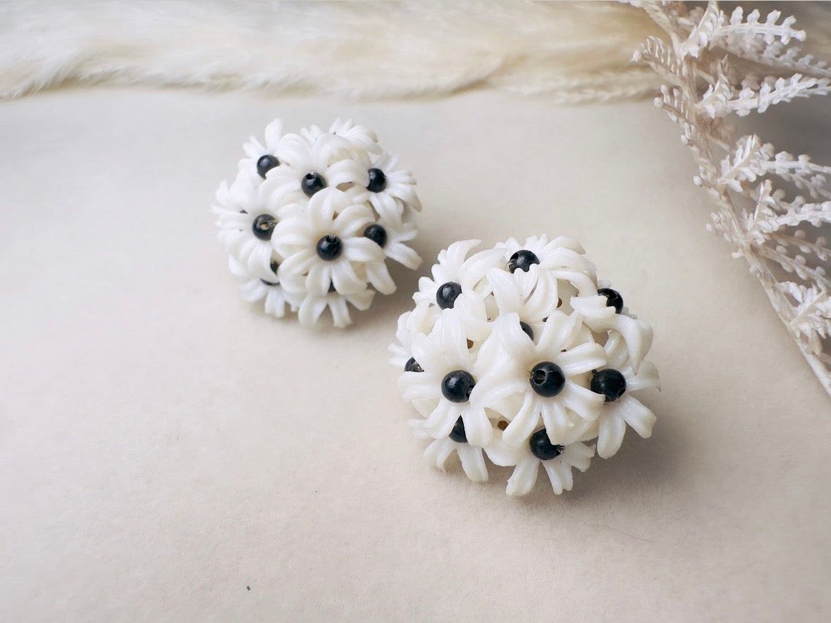White Daisy Earrings, 60s Vintage Flower Earrings, Molded Celluloid Clip On Floral Earrings