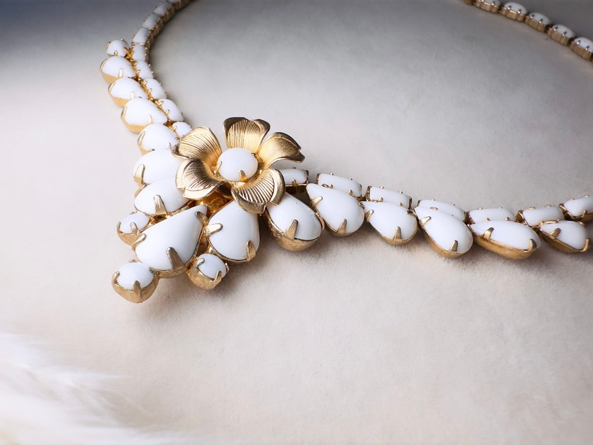 White Milk Glass Necklace, Vintage WEISS Gold 15" Flower Choker Bridal Necklace, Vintage Wedding Jewelry